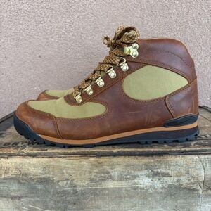 Danner Women’s Jag Hiking Boot In Brown/Khaki